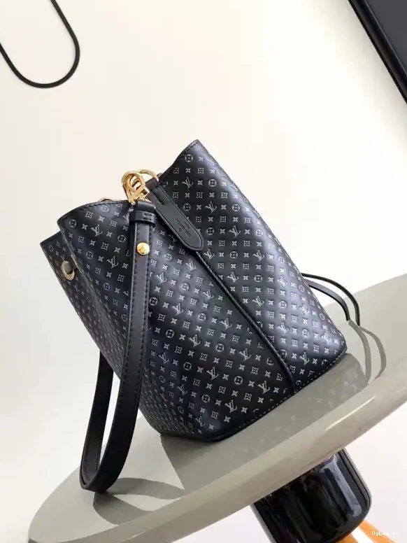 BB NÉONOÉ VUITTON LOUIS 0516